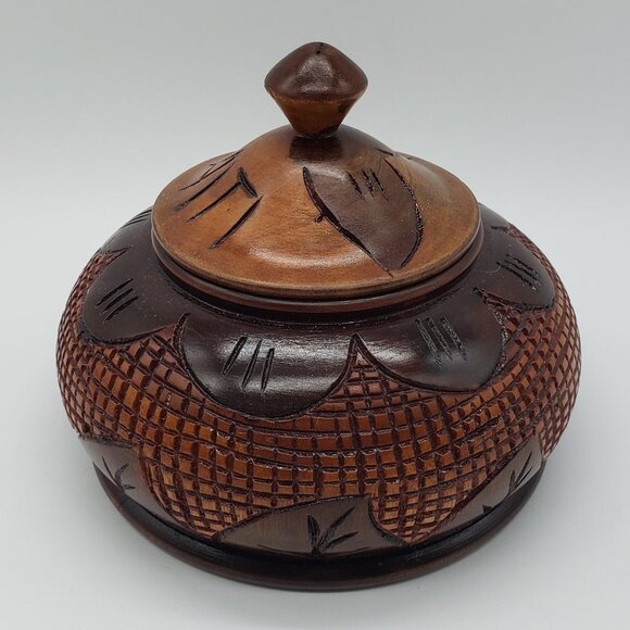 Haiti Two-Toned Hand Carved Wooden Floral Trinket Box or Bowl with Lid - Picture 10 of 12